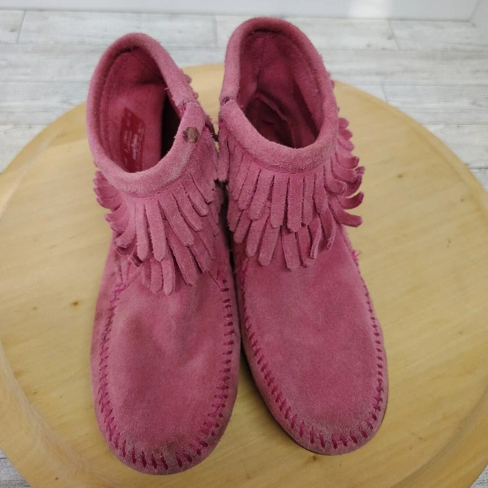 Girls Minnetonka Fringe Boots Pink Suede Youth Size 2 Double Fringe‎ Ankle